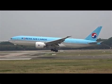 Momen Pesawat Korean Air Cargo Boeing Landing Di Bandara Soekarno