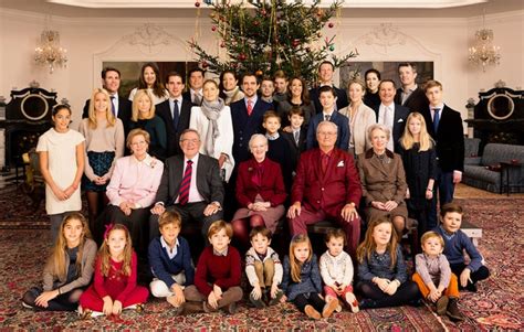 Caras A Foto Da Fam Lia Real Da Dinamarca Reunida Na Quadra Natal Cia