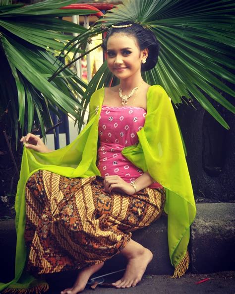 Javanese Dancer Performing Tari Gambyong Fashion Model Dancer
