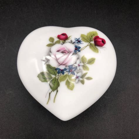 Otagiri Heart Shaped Trinket Box Rose Bouquet Flowers Pink Darker Pink