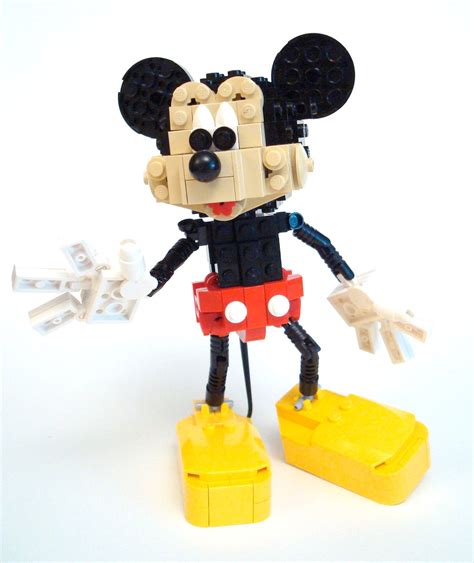 Paperwalker: Mickey Mouse: Unofficial LEGO Sculpture