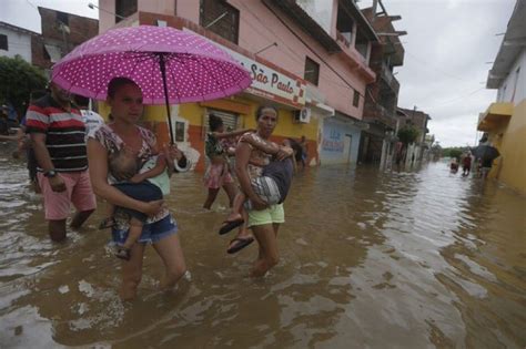 Lluvias E Inundaciones Dejan 77 Mil Desplazados Y 21 Fallecidos En Brasil