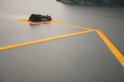 Galeria De Floating Piers De Christo E Jeanne Claude Permite Que Os