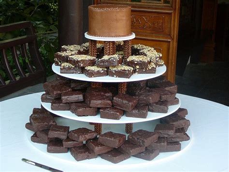 Brownie Wedding Cake What A Wonderful Idea I Love Chocolate Brownie Wedding Cakes Wedding