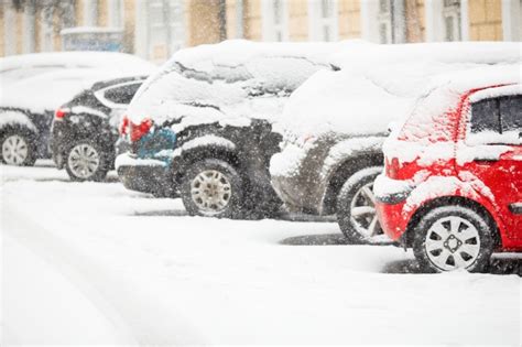 IMGW ostrzega przed mocnymi opadami śniegu i oblodzeniem Alert dla 10