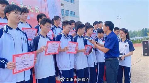 南阳市第六完全学校高级中学举行2023年秋期开学典礼暨表彰大会