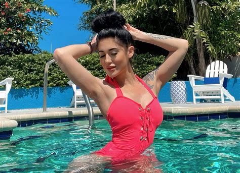 Roxana Orłowska odkrywa swoją seksowną stronę na basenie w USA Zobaczcie gorące zdjęcia w bikini