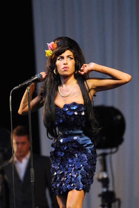 9 Of Amy Winehouses Most Iconic Looks