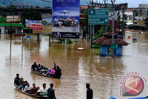 Korban Banjir Bandung Mulai Gatal Gatal Dan Pusing ANTARA News