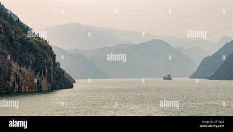 Boats Sailing In The Distance On The Yangtze River Stock Photo Alamy