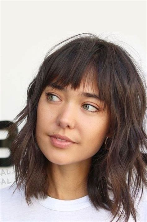 21 Cute Lob With Bangs To Copy In 2021 Layers For Younger Look Artofit