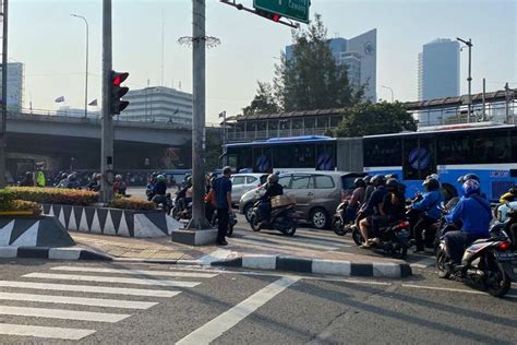 Foto Ada Polisi Tapi Tetap Terjadi 105 Pelanggaran Lalu Lintas Di