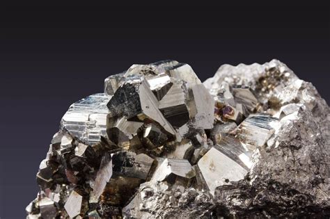 Pyrite Crystal Meaning Healing Properties Benefits And Uses Zen Or Zen