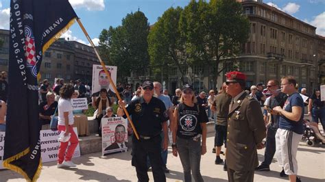 Foto Arolikost Na Prosvjedu U Zagrebu Hos Ove Majice I Zastave