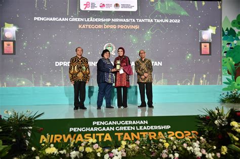 Ketua DPRD Prov Sumsel Terima Penghargaan Nirwasita Tantra 2022 DPRD