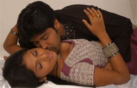 Hot Picsz Hot Actress Sunaina Hot Navel Kiss And Cleavage Show