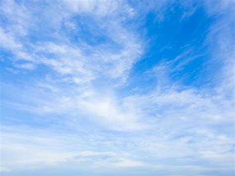 Hermosa Nube Blanca En El Cielo Azul Foto Gratis