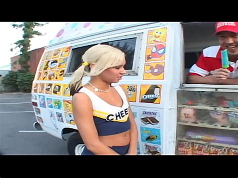Furgoneta De Helados Y Animadora XVIDEOS