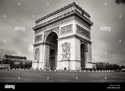 Arc de triomphe roundabout hi-res stock photography and images - Alamy