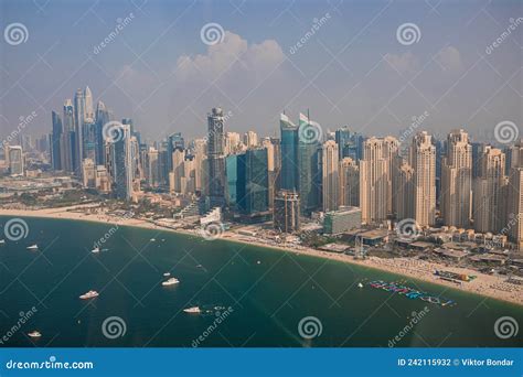 Dubai Uae Noviembre 06 2021 Vistas A La Playa Jbr Desde Cabin Ain Eye