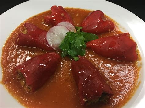 Piquillo Relleno Con Bonito Del Norte En Salsa De Jitomate Con Chipotle