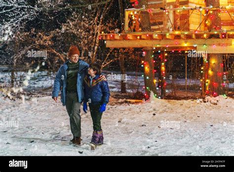 8-BIT CHRISTMAS, from left: Steve Zahn, Winslow Fegley, 2021. ph ...