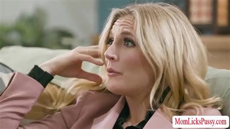 MILF Mona Wales Makes Stepdaughter Chloe Licks Her Pussy XNXX