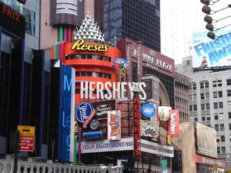 D Stores Hershey Chocolate In New York City Hersheys Times Square