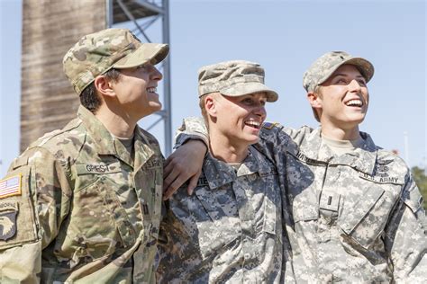 Us Army Female Soldiers In Combat