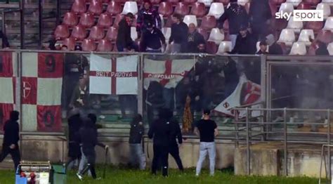 Scontri All Euganeo Convalidato L Arresto Di Tre Ultras Del Catania