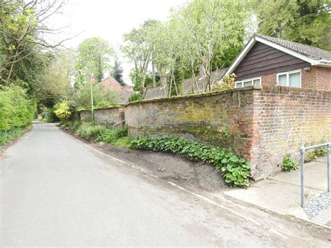 Serpentine Wall In Puddingmoor Beccles Adrian S Pye Geograph