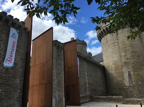 Alençon Tour Dentrée Du Château Des Ducs Hôtel Du Département