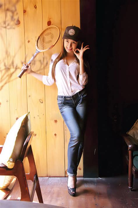 Những khoảnh khắc kín đáo bất ngờ của các hot girl tai tiếng