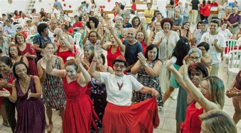 Baile Da Melhor Idade Comemora O Encerramento Do Ano Em Clima De Natal