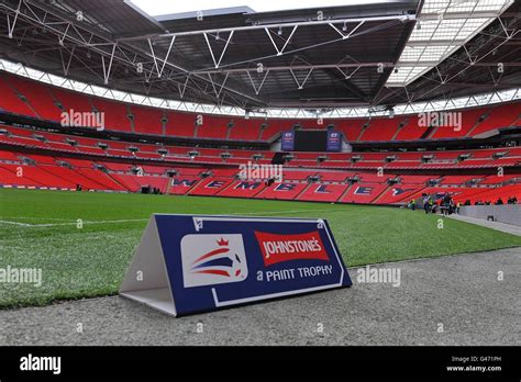 Fu Ball Johnstone S Paint Trophy Final Brentford Gegen Carlisle