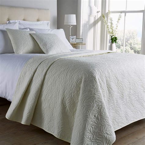 Loom Craft Quality Quilted Leaf Embossed Hotel Duvet Bedspread Throw