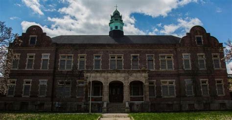 Why Do People Think Pennhurst Asylum Is Haunted?