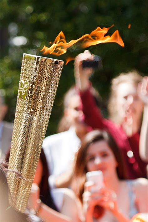 Jo De Paris 2024 Découvrez Les Onze Porteurs De La Flamme Olympique