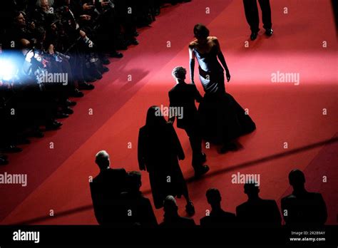 Ethann Isidore Left And Phoebe Waller Bridge Pose For Photographers