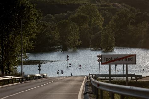 Balesetek torlódások útzárak országszerte