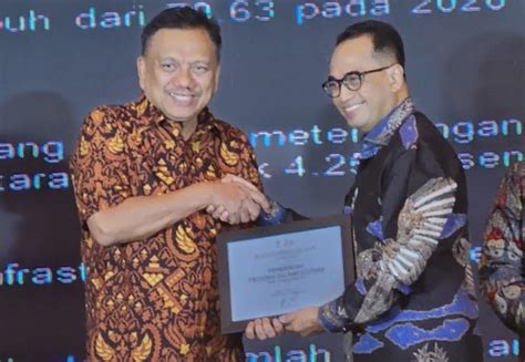 Gubernur Olly Dianugerahi Tokoh Indonesia Percepatan Infrastruktur