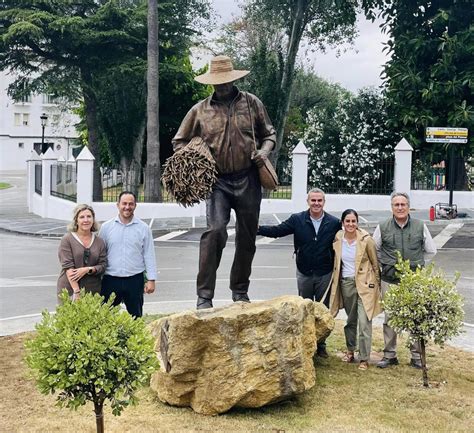 La Espectacular Escultura En Homenaje A Los Agricultores De Vejer Ya