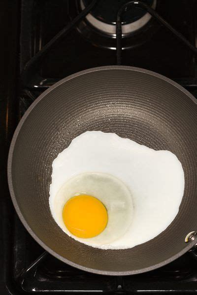 The Secret To Frying An Egg Without It Sticking Livestrong Ways