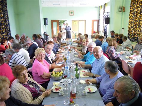 R Jouissances Merle Leignec Une Soixantaine De Personnes Au Repas Du