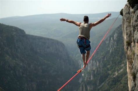 El Slackline Aporta Grandes Beneficios Es Un Deporte De Equilibrio Que