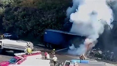 Tráiler Impacta Tres Autos y se Incendia en la México Querétaro Hoy