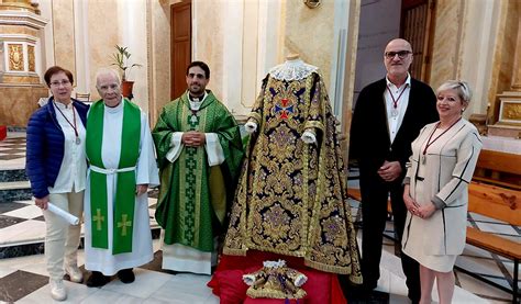 Bendecido El Nuevo Manto De La Virgen El Carrer Diario Digital De