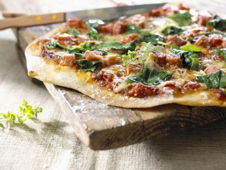 Pizza Mit Spinat Und Schinken Rezept Eat Smarter