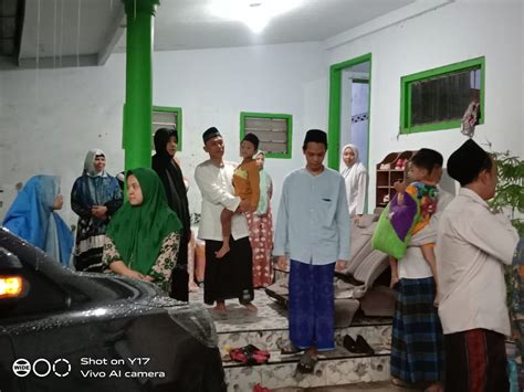 Menyambut Kedatangan Pengasuh Dari Ibadah Umroh Pondok Pesantren