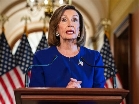 Nancy Pelosi y otros 39 congresistas demócratas exigen a Biden dejar de